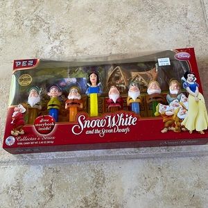 Vtg Snow White Pez Dispenser Set